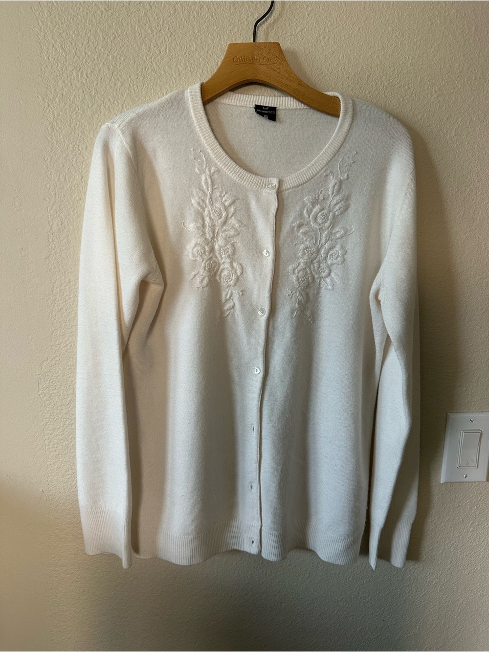 Stefanococci Women's Classic White Embroidered Button-Front Sweater Cardigan M